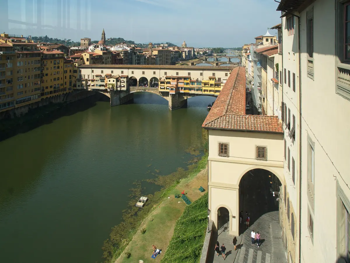 Il Corridoio Vasariano sopra il Ponte Vecchio